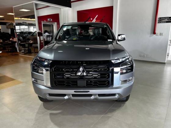 MITSUBISHI TRITON 2.4 BITURBO DIESEL CD HPE 4X4 AUTOMÁTICO MITSUBISHI TRITON 2.4 BITURBO DIESEL CD HPE 4X4 AUTOMÁTICO